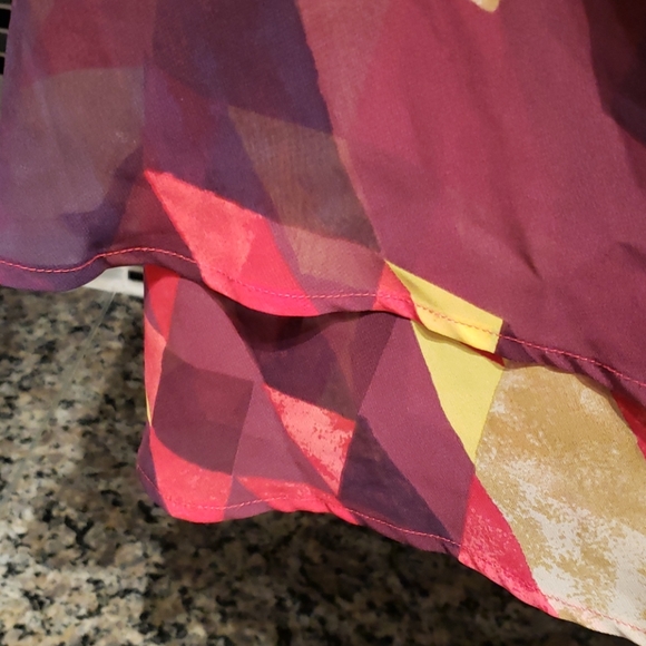 Sleeveless Flowy Top - Picture 4 of 4